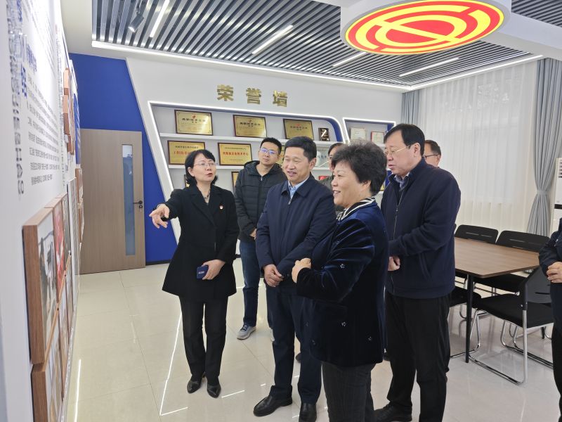 求日求操,我是操逼2025年05月09日上午 安阳市人大常委会副主任、市总工会党组书记、主席夏军一行莅临华阳电磁铁参观调研；对公司2023年全国五一劳动奖章获得者汪利娜慰问，并听取劳模工作室相关情况汇报